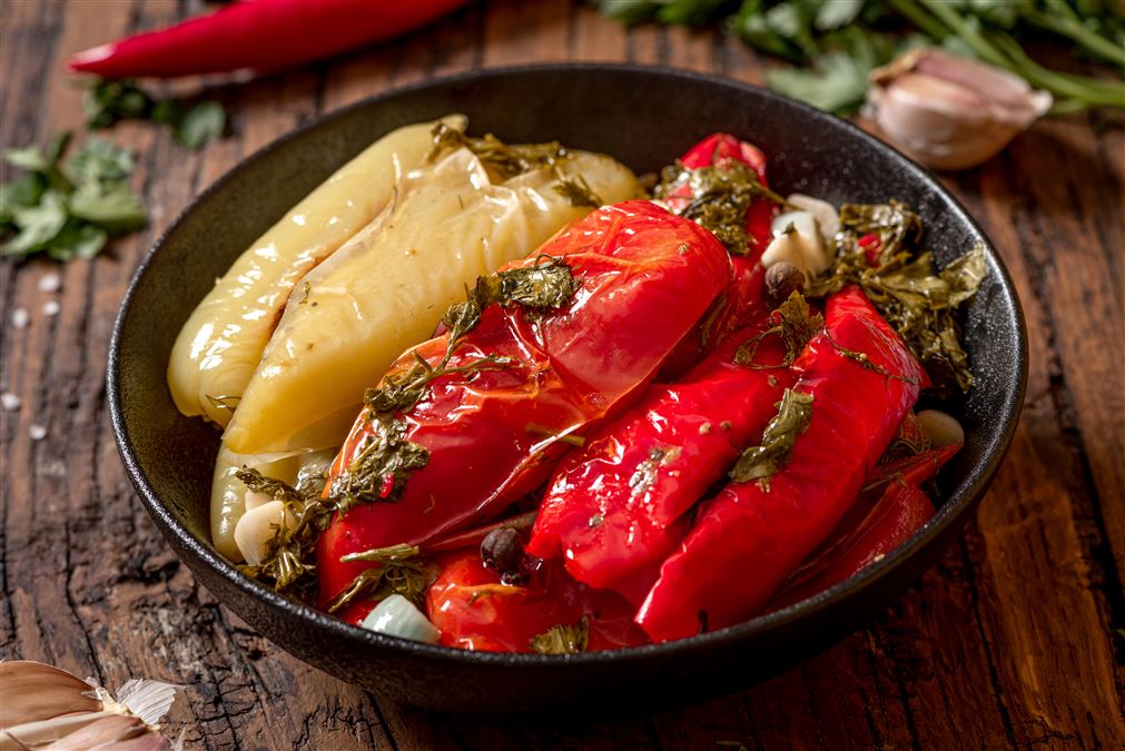 Se marini i peperoni prima di metterli sulla griglia, i tuoi ospiti se li ricorderanno a lungo!