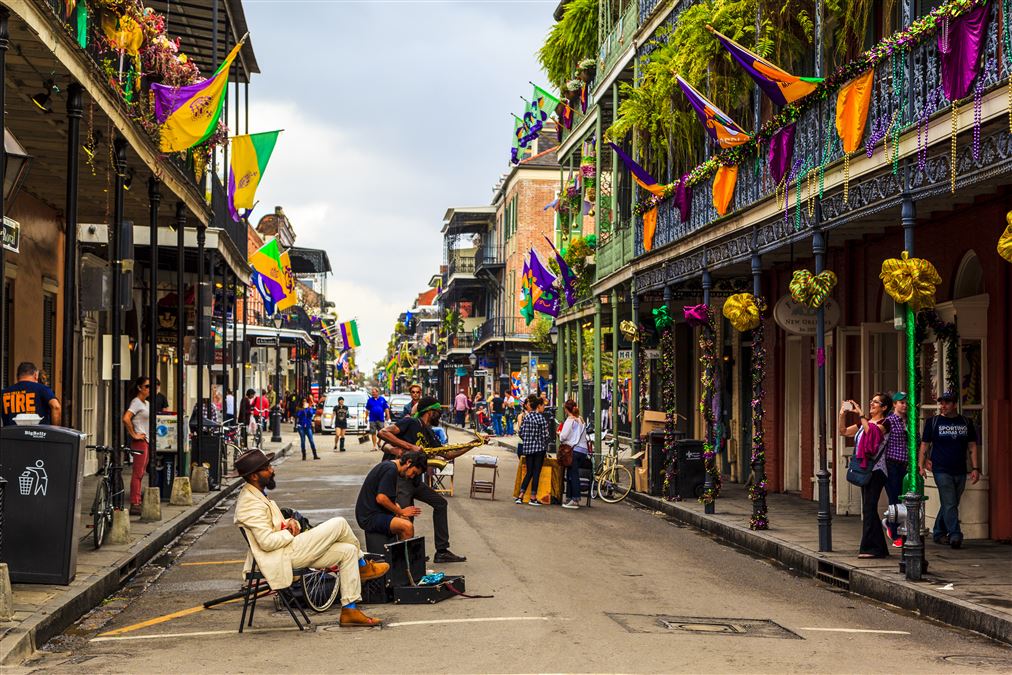 Una pittoresca via del French Quarter di New Orleans