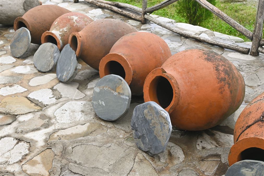 I georgiani  usavano le anfore, i Kwevri, più di 6000 anni fa.