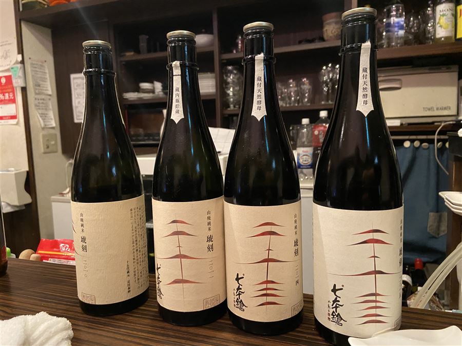 Tokyo, gennaio 2020, sake and oyster bar. Verticale di sake.