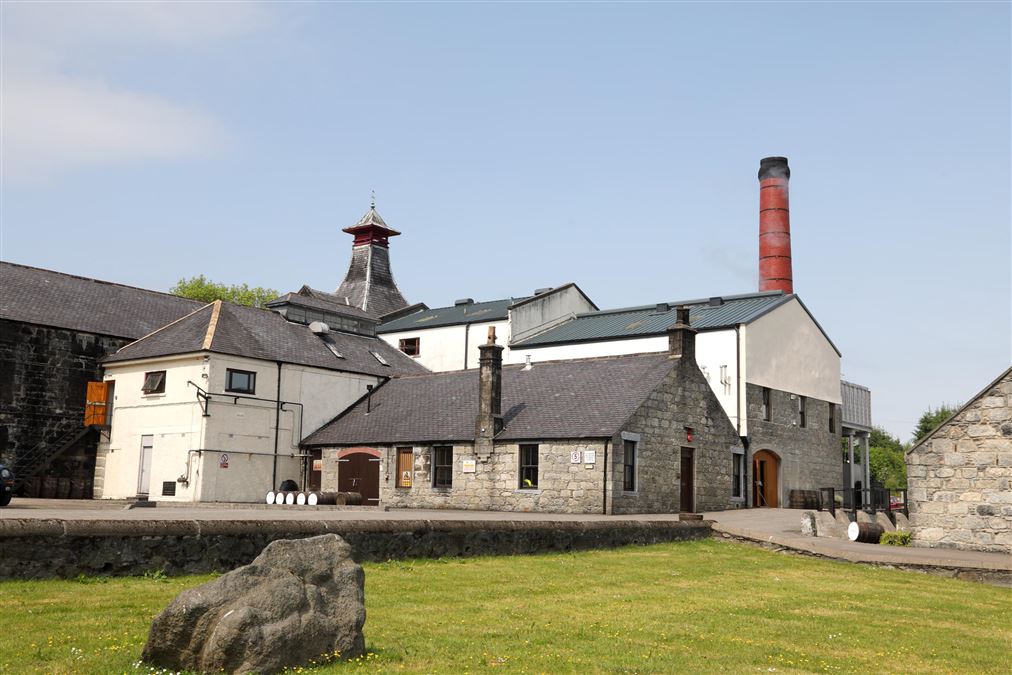 Ecco la Knockdhu Distillery come appare oggi...