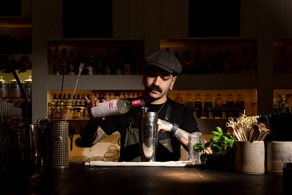 Sergio Pisu, capo bartender de La Drogheria da quattro anni.