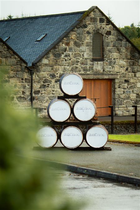 In quelle botti un whisky apprezzato dai cultori per "pienezza e spessore".