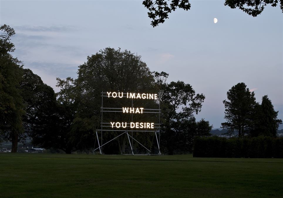You imagine what you desire: citazione di George Bernard Shaw ed opera di Nathan Coley
(Credits: Jupiter Artland)