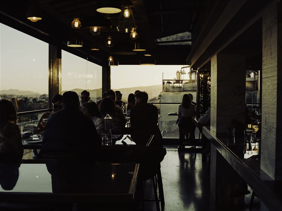 Oltre ad una terrazza con forse la migliore vista sull’Acropoli...