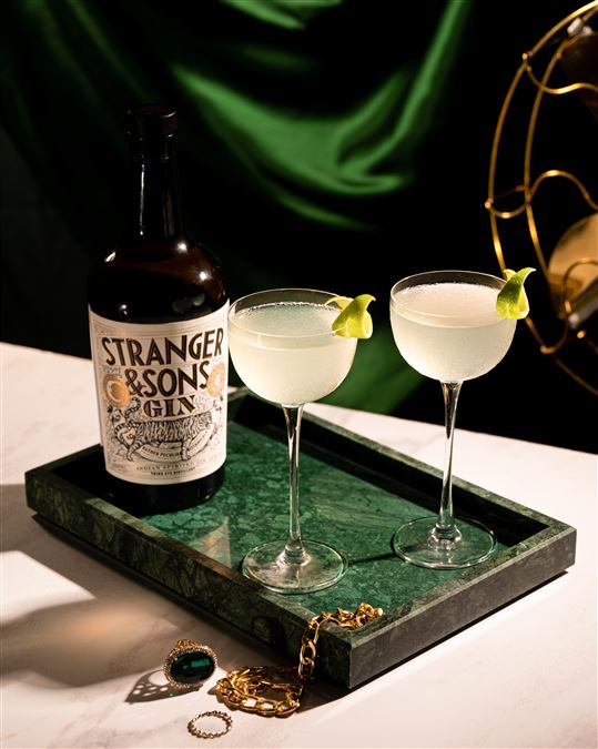 Si narra che la ricetta di Stranger & Sons Gin sia arrivata in sogno...