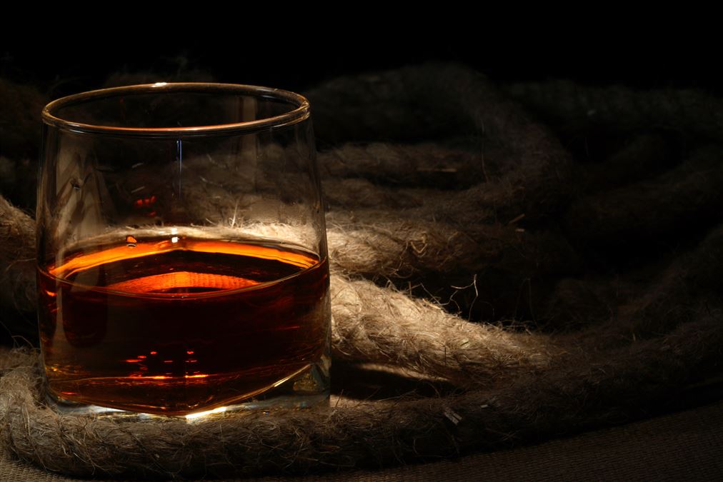 La nuova normativa europea rivede le regole del rum in merito a: