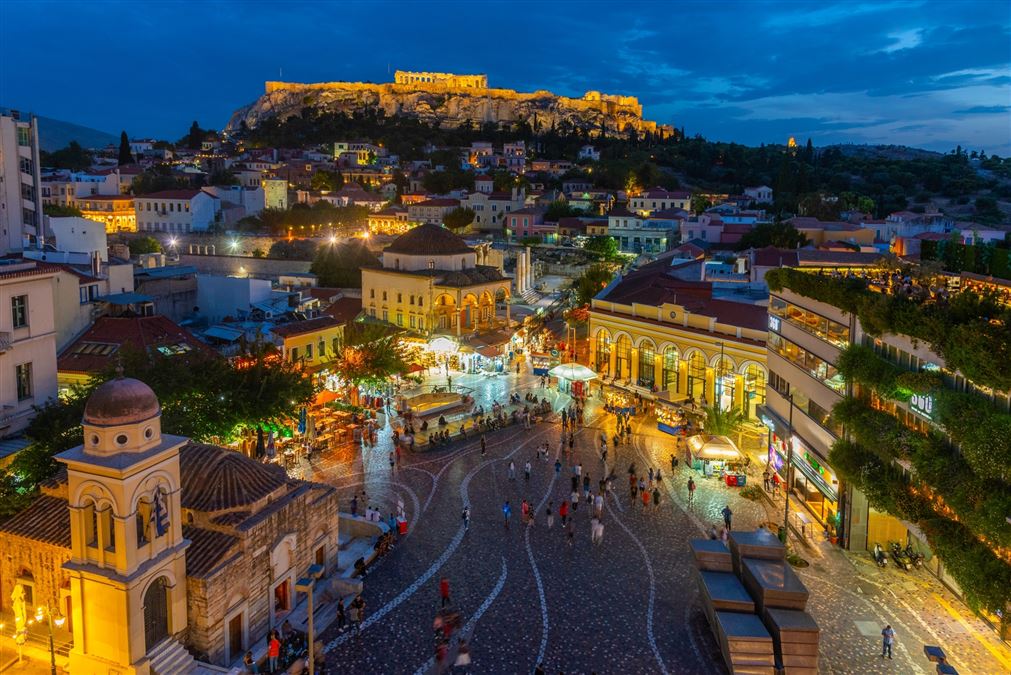 Il primo locale lo scoviamo in piazza Monastiraki: è l'A for Athens.